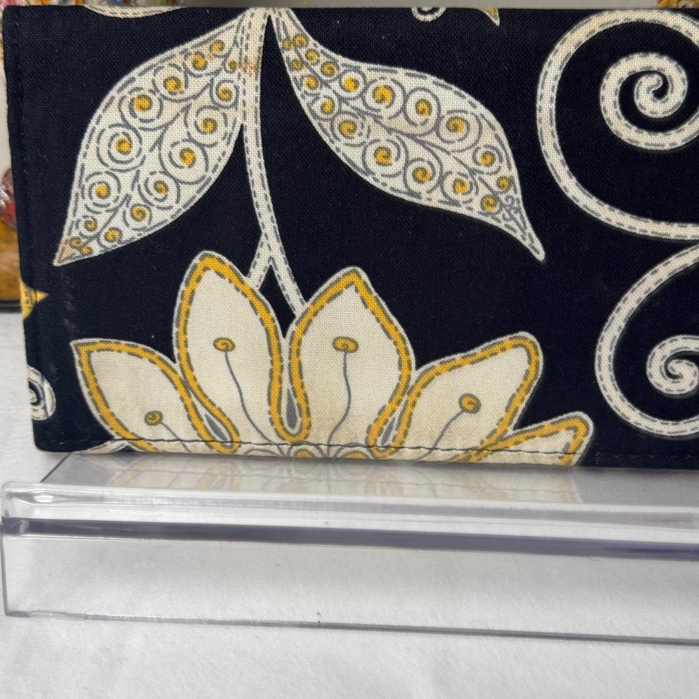 NWOT Vera Bradley Yellow Bird Checkbook Cover – Retired Pattern 🌸 - Picture 4 of 5